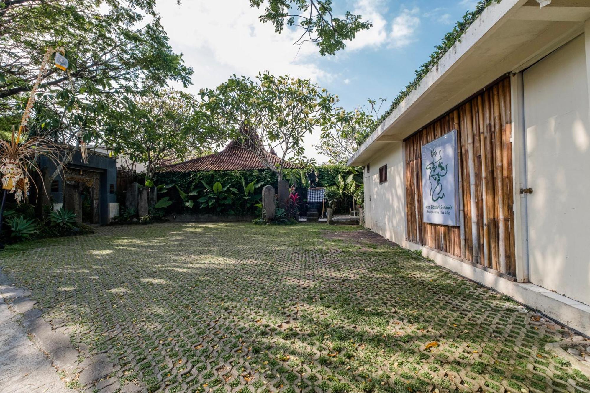 Alam Bidadari Seminyak Villa Exterior photo